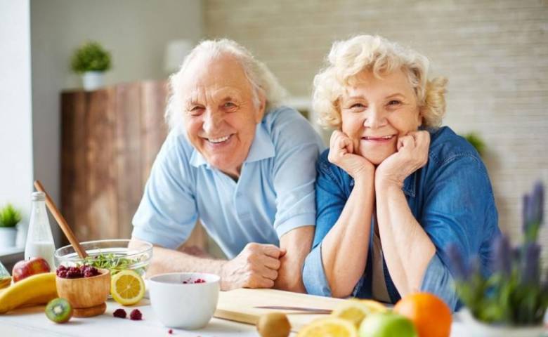 Здорове харчування для літніх людей: особливості та рекомендації